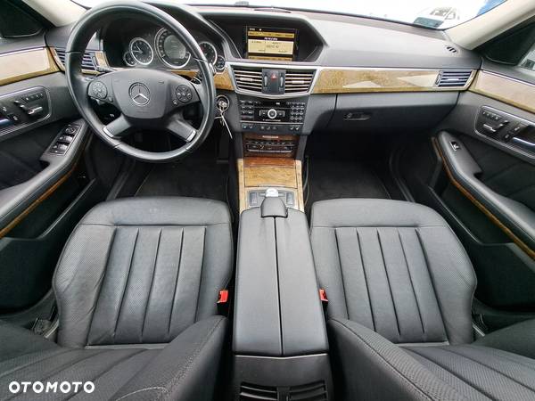 Mercedes-Benz Klasa E 500 4Matic 7G-TRONIC Elegance - 10