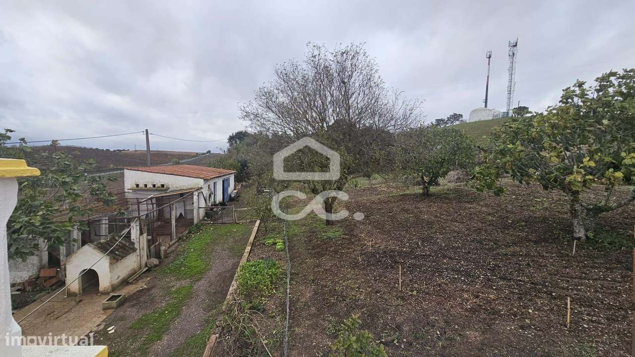 Moradia V4 com 174 M2, aproveitamento de sótão, garagem para 2 viatura-16