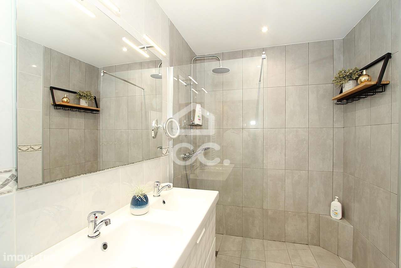 Apartamento T2 com terraço, vista mar e lugar de garagem em Armação de-19