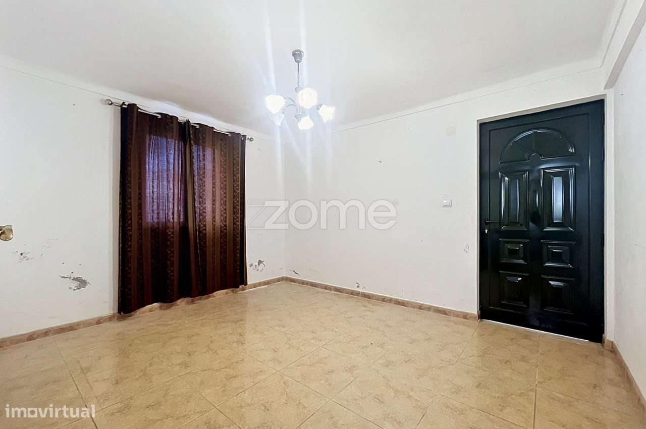 Moradia T4 com jardim e espaço exterior-9