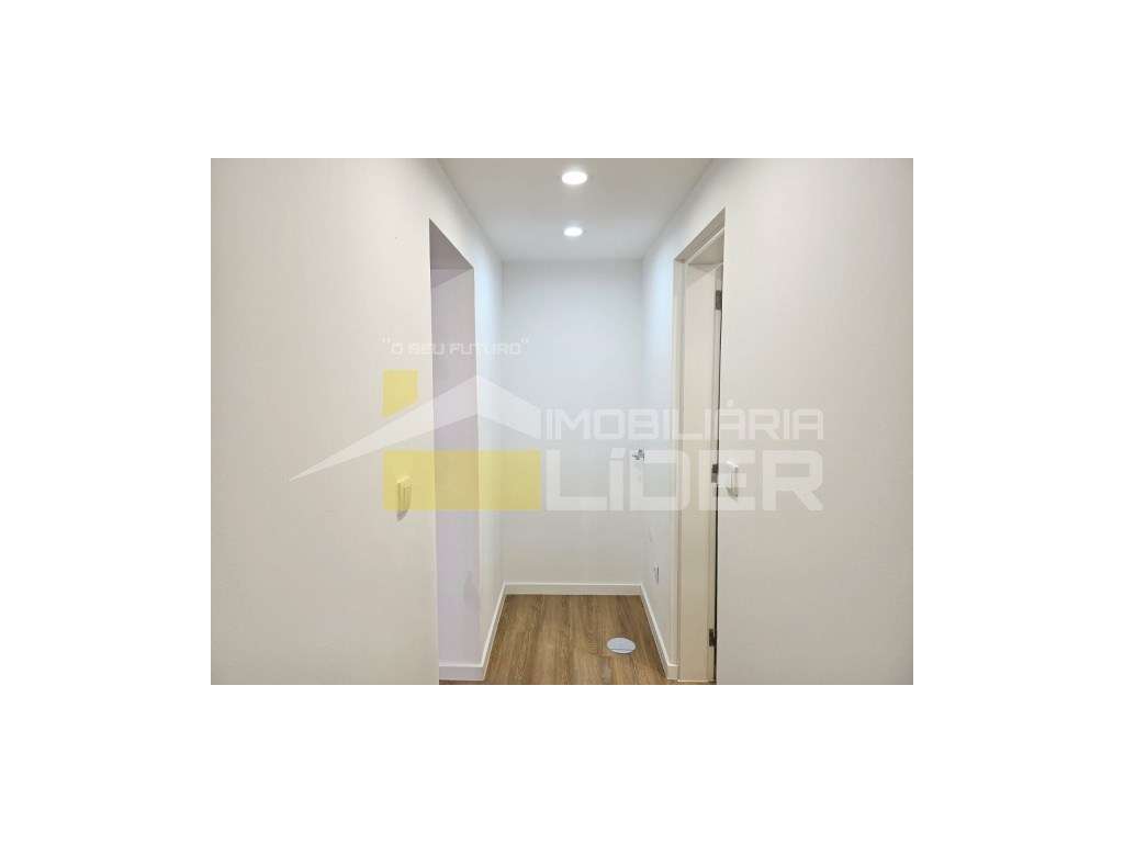 Moradia T4 na Freixofeira a 5 minutos da Freiria. 
Espaço, confort...-12