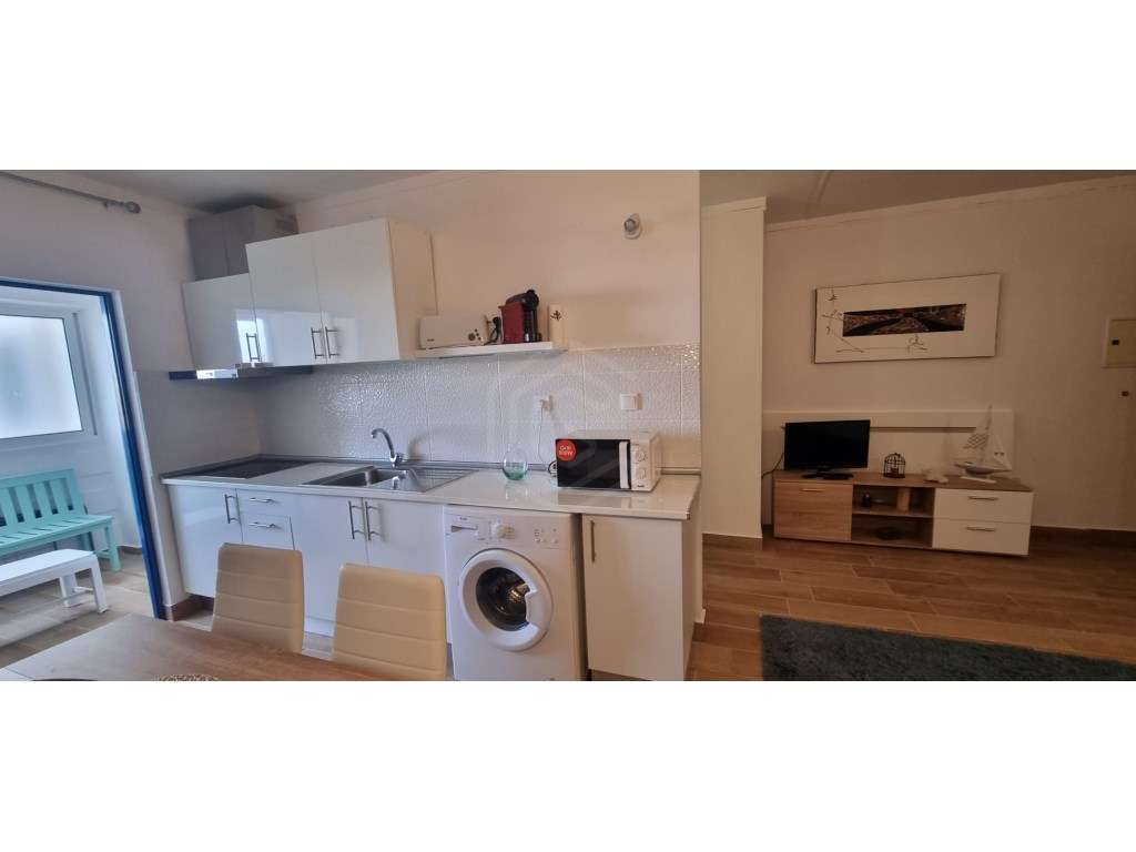 Apartamento T1 remodelado na Praia da Rocha, Portimão-0