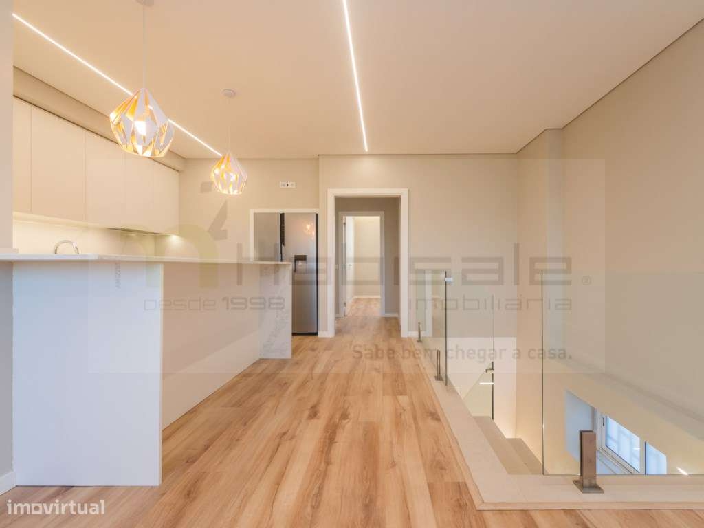 T3 Duplex, Totalmente Remodelado, com 135 m² | Murtal - Parede-2