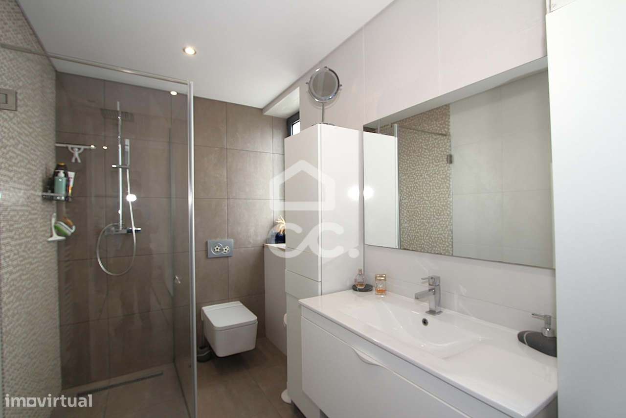 Moradia T3 com piscina, terraço e garagem ampla em Alcantarilha-28