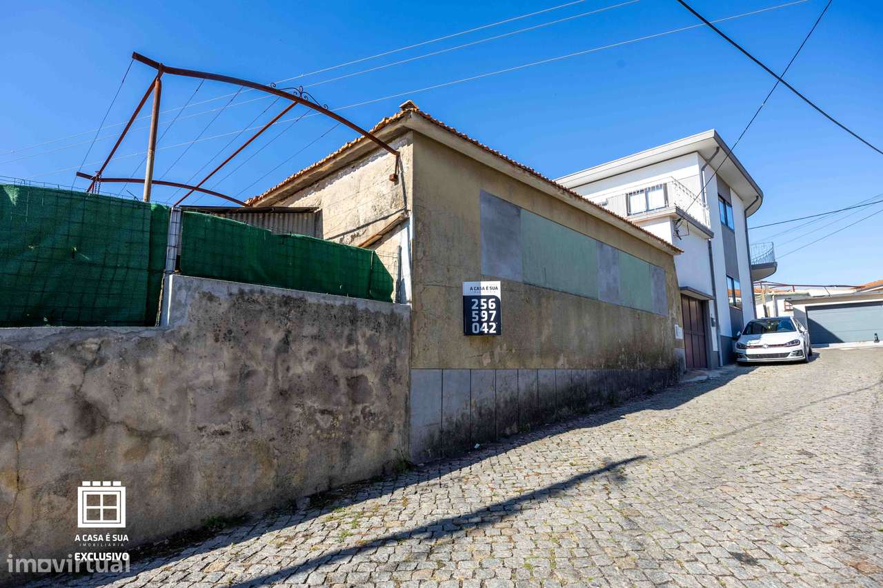 Moradia térrea para restauro em Serzedo-1