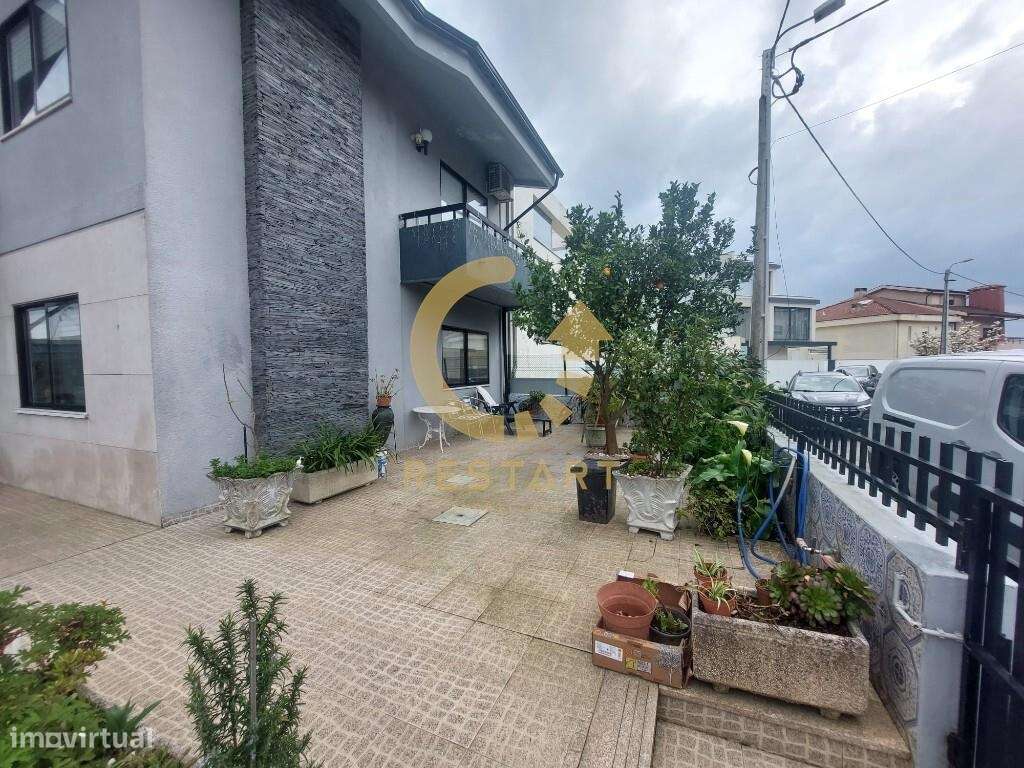 Moradia T4 geminada de 3 frentes em Baguim do Monte, Gondomar - Grande imagem: 5/39