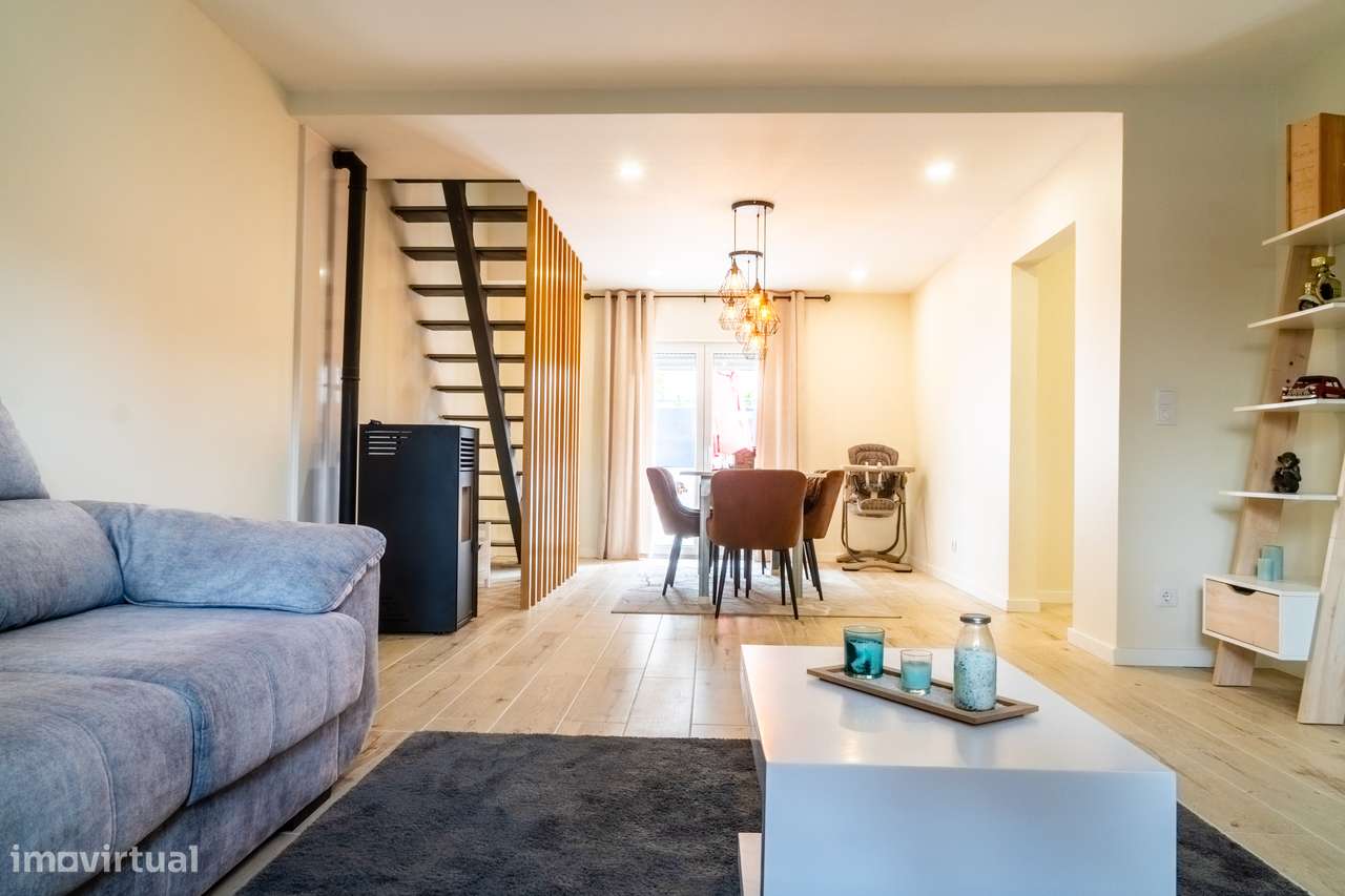 Moradia Remodelada T5 na Quinta do Conde – Pronta a Habitar!-10