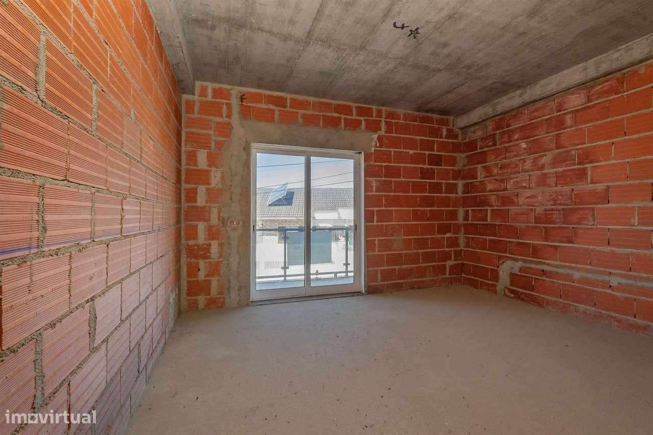 Moradia T4 em Construção em Vale Flores - Feijó Almada-35