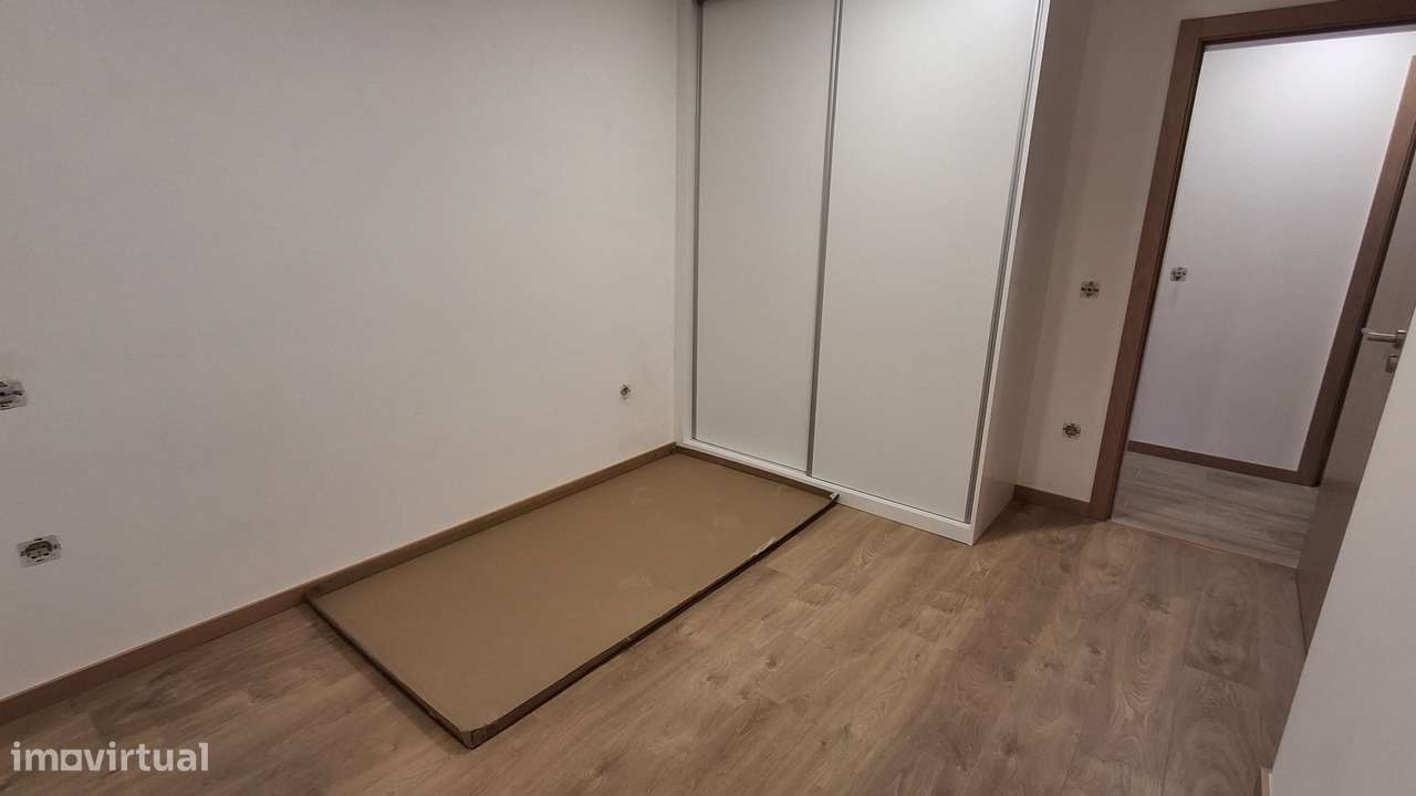 Apartamento T3 novo com 2 casas de banho em Agrela-5