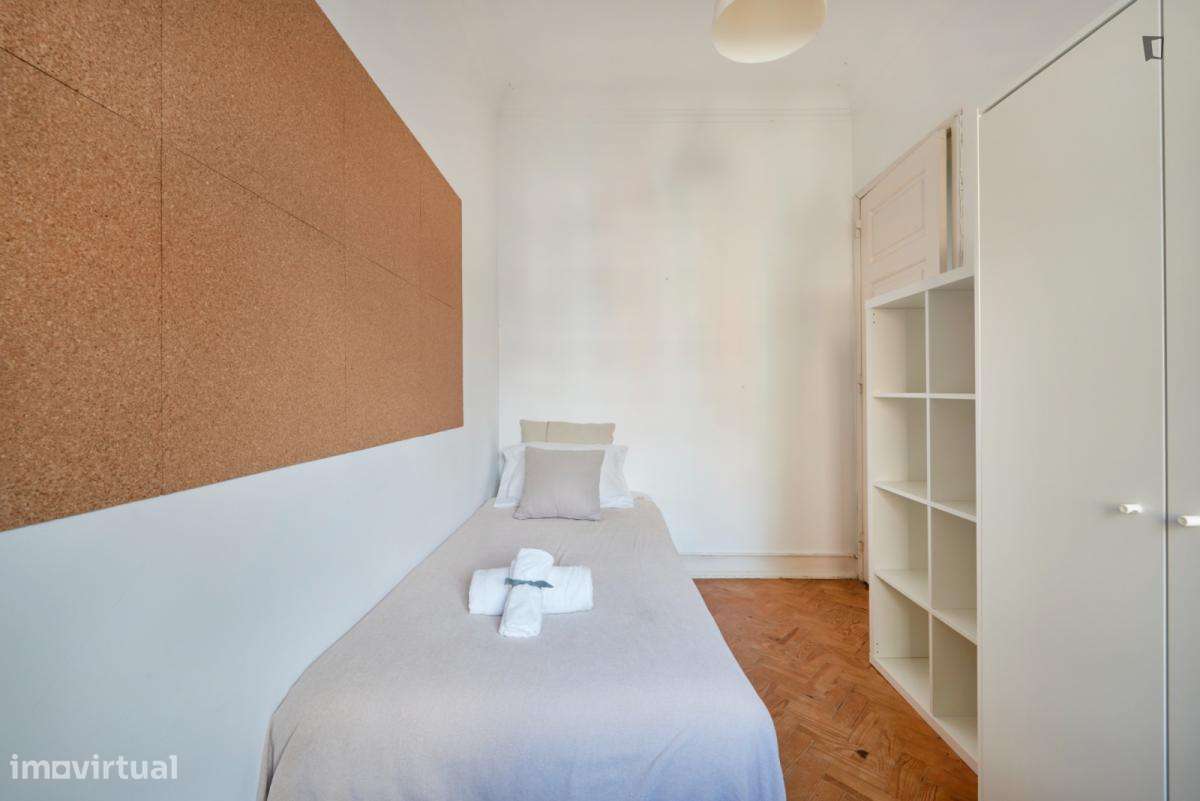 Quarto - localizado em Alameda Lisbon - Grande imagem: 3/51