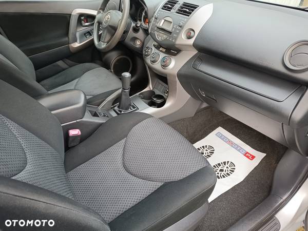 Toyota RAV4 2.0 VVT-i Sol - 12