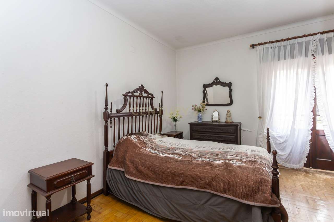 Oportunidade unica...  três assoalhadas e sótão!-17