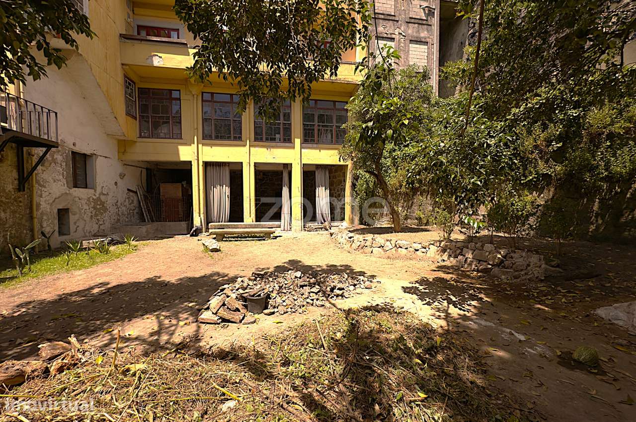 Imóvel centenário em zona histórica para recuperar - Grande imagem: 4/11