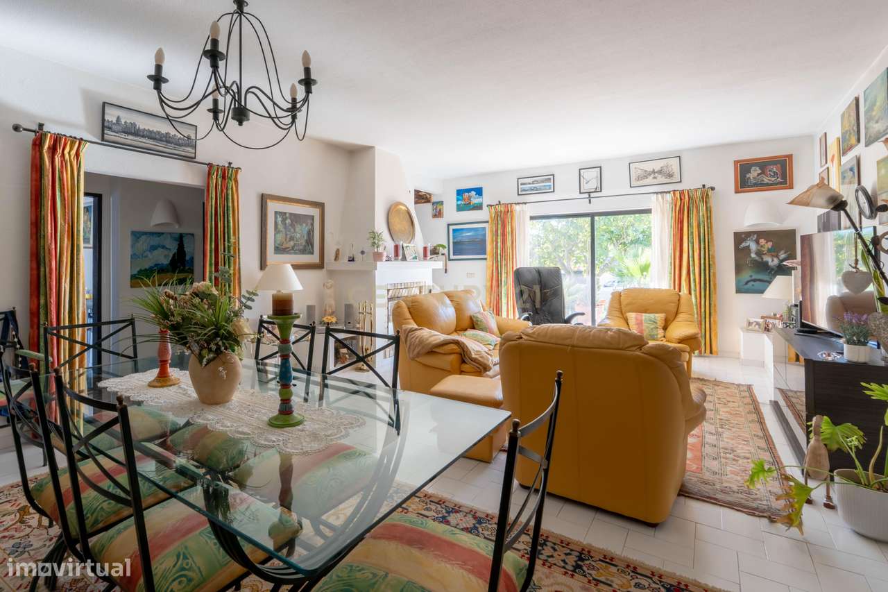 Oportunidade Rara: Moradia com Piscina e 3097m² de Terreno em Almancil-4