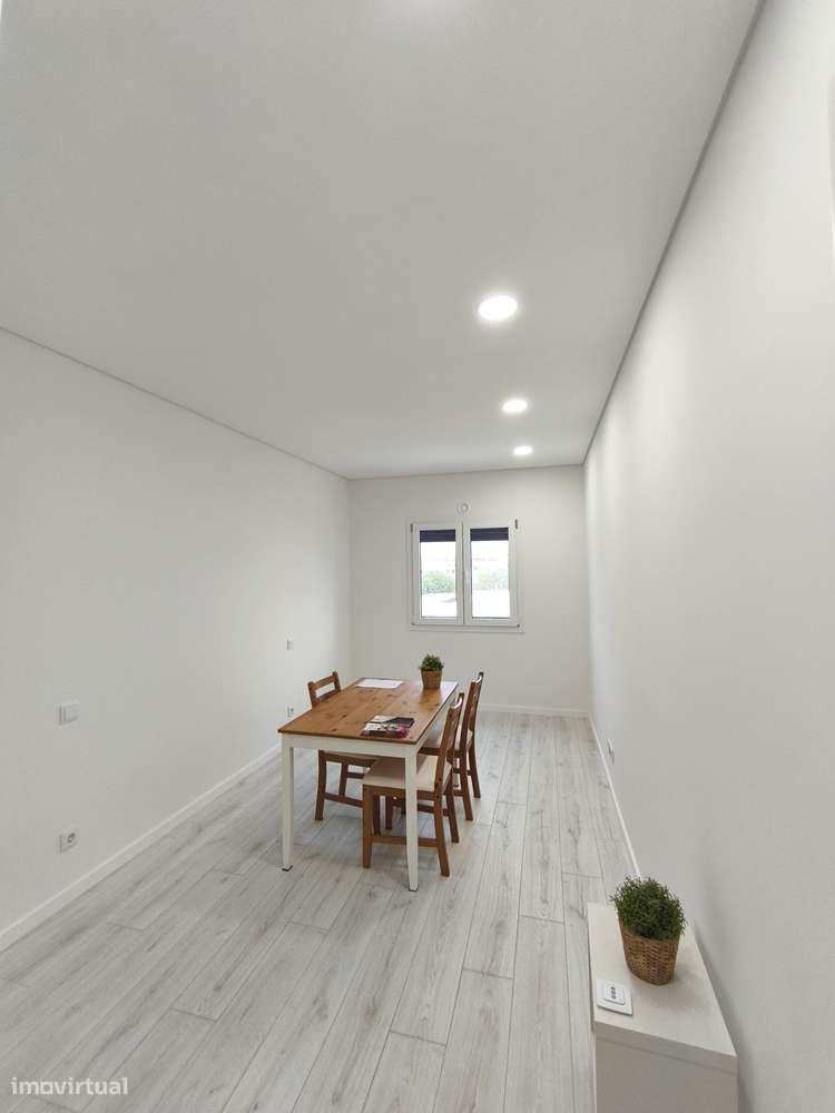 Apartamento T3 Novo c/ Parque de Estacionamento-8