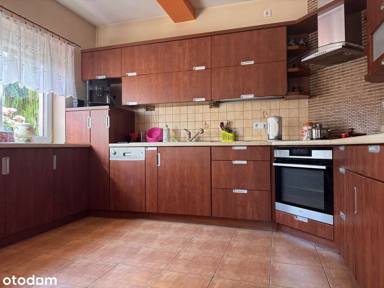 Wyjątkowa nieruchomość z częścią usługową-11