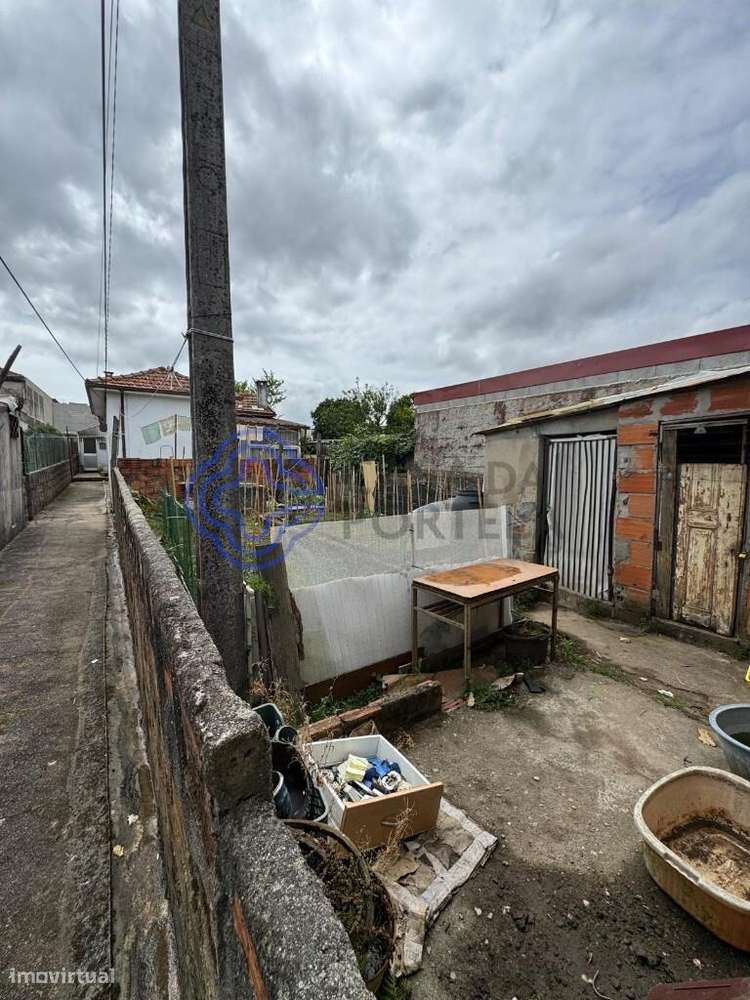 Moradia Térrea com Terreno, Anexos e Poço – Ideal para Reabilitação - Grande imagem: 4/9