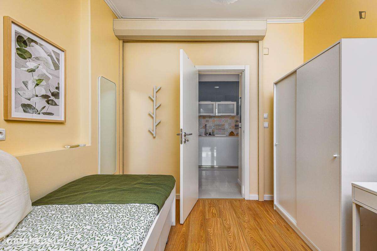 Quarto - localizado em Benfica Lisbon - Grande imagem: 5/6