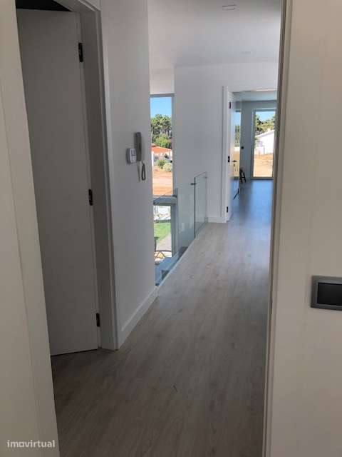 Moradia T3 com piscina, garagem na Aroeira-25