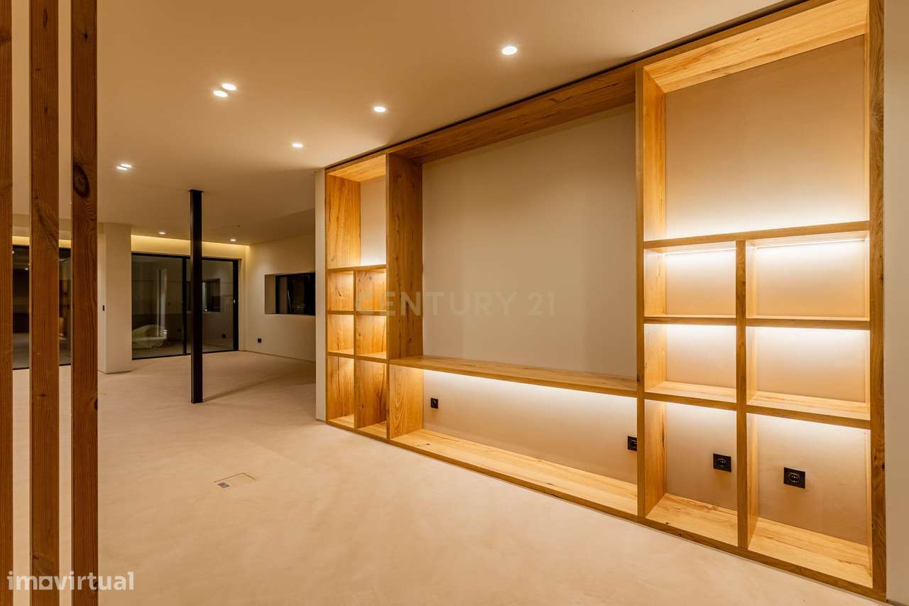 Moradia T4 + T0 Independente — Alto da Parede, Cascais-13