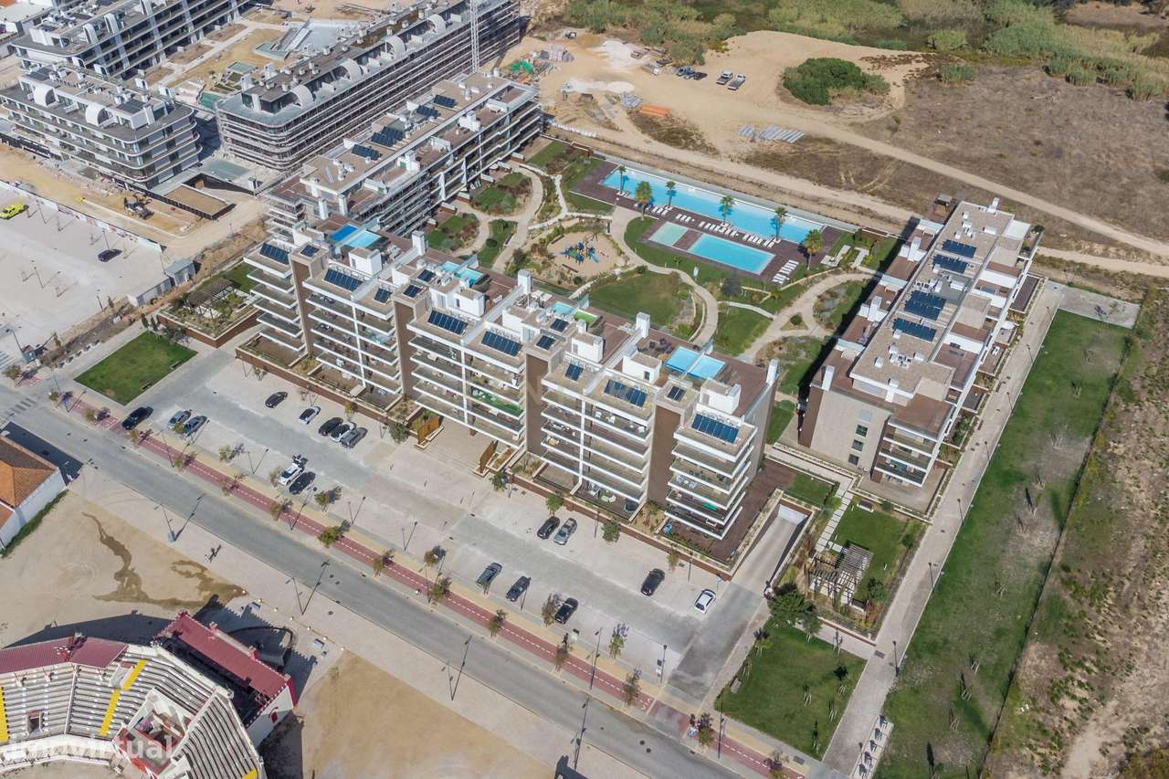 T4 em Condomínio Fechado com Vista Rio - Alcochete-49