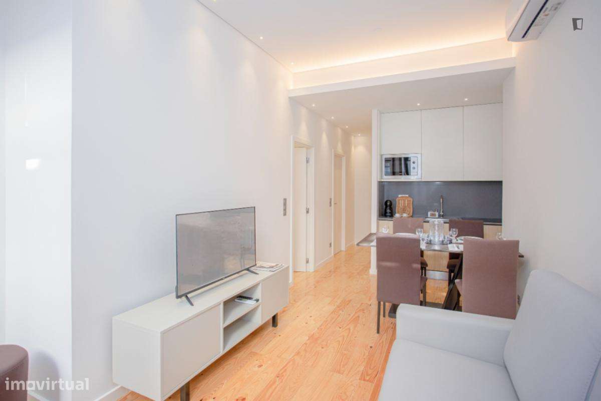 Apartamento com 1 quartos - localizado em Sé Porto - Grande imagem: 2/10