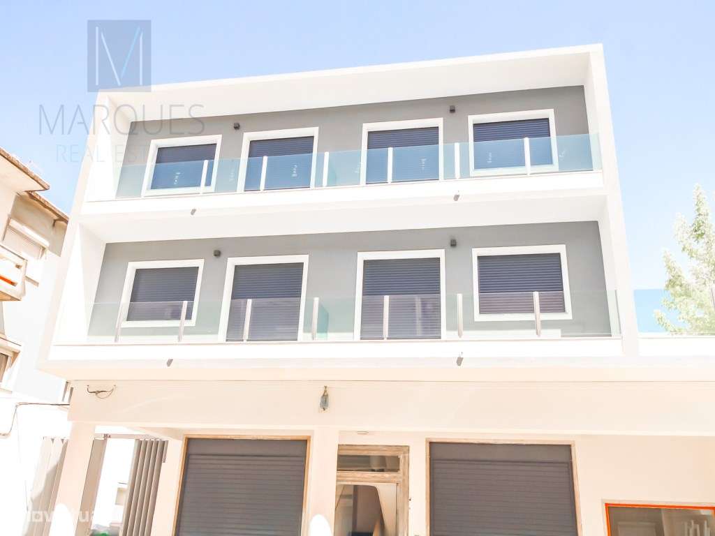 Apartamento T4 com 3 Suites em Almada-31