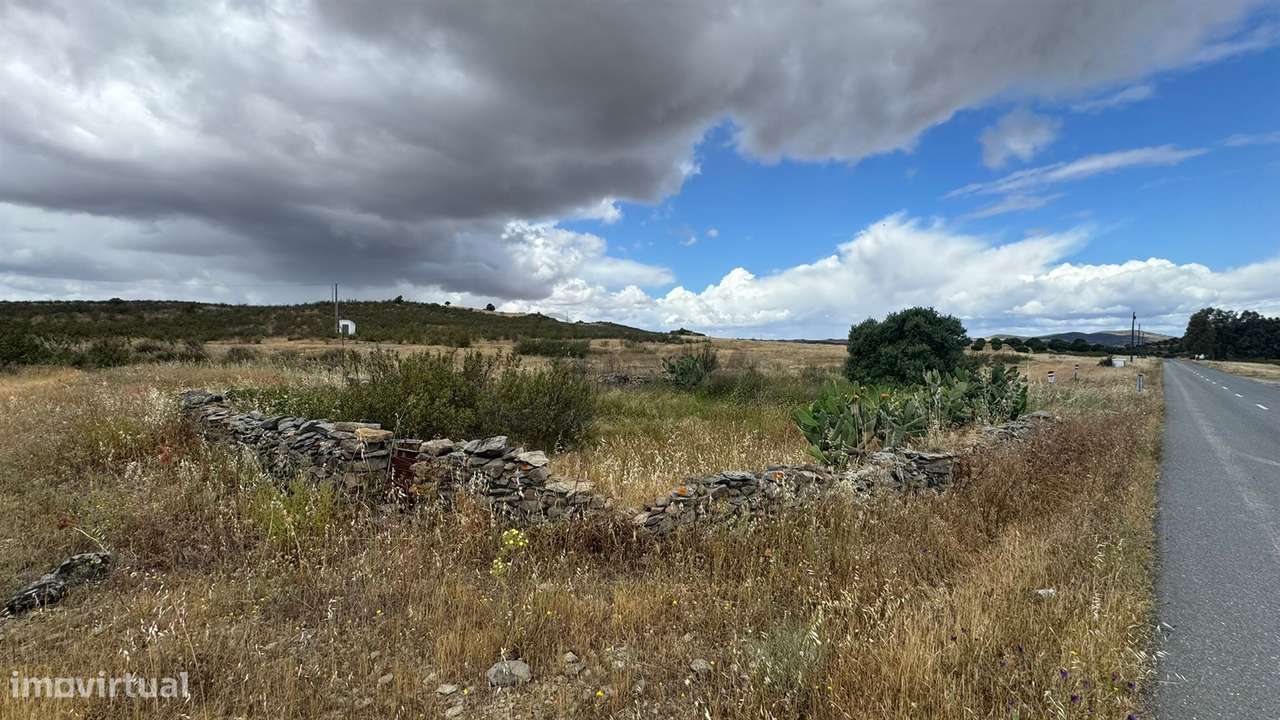 Terreno Urbano para Construção com 1685m2 , São João dos Caldeireiros,-0
