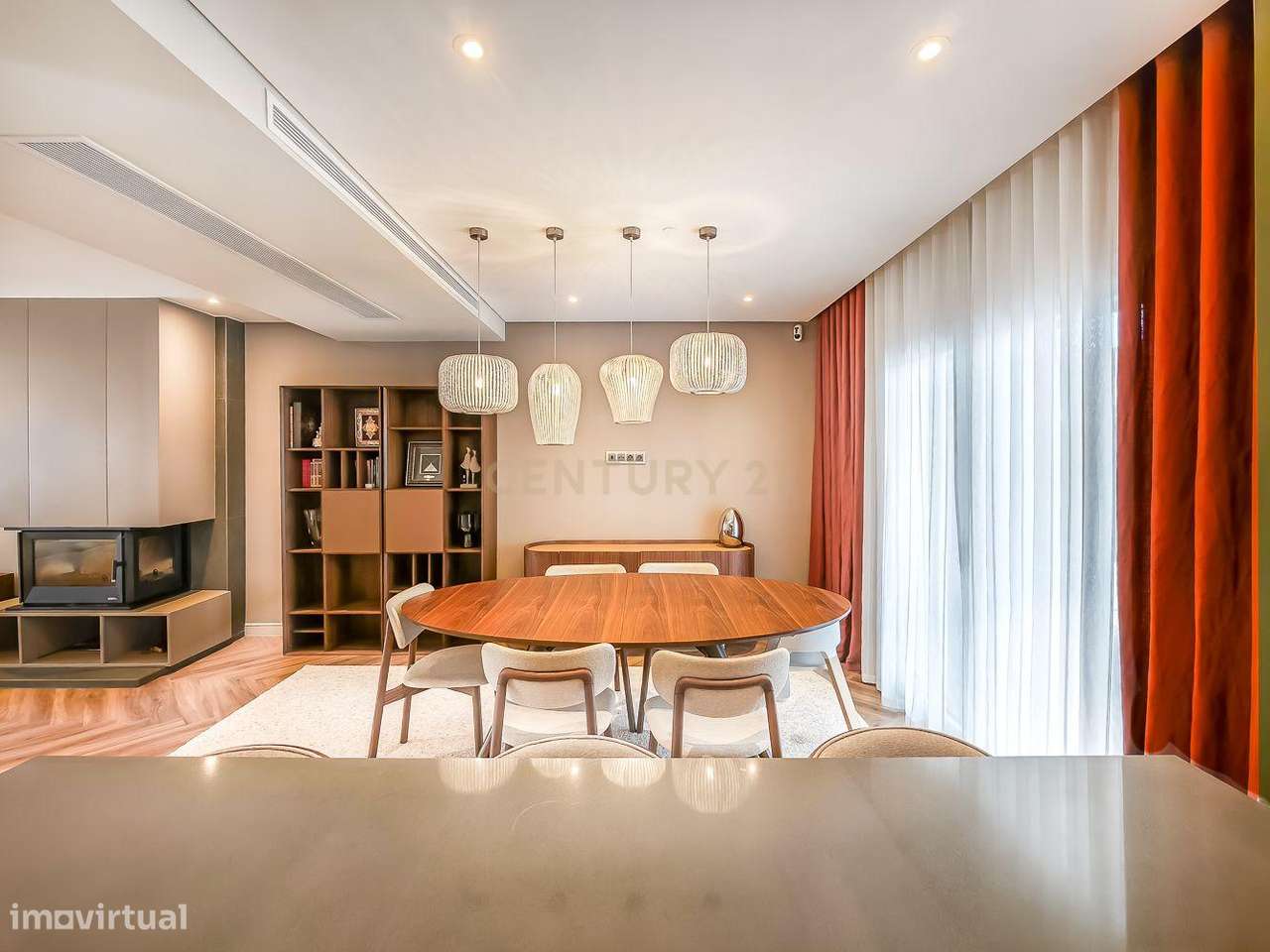 Moradia T4 em Condomínio Privado | Piscina | 6WC | Jardim | Terraço |-13