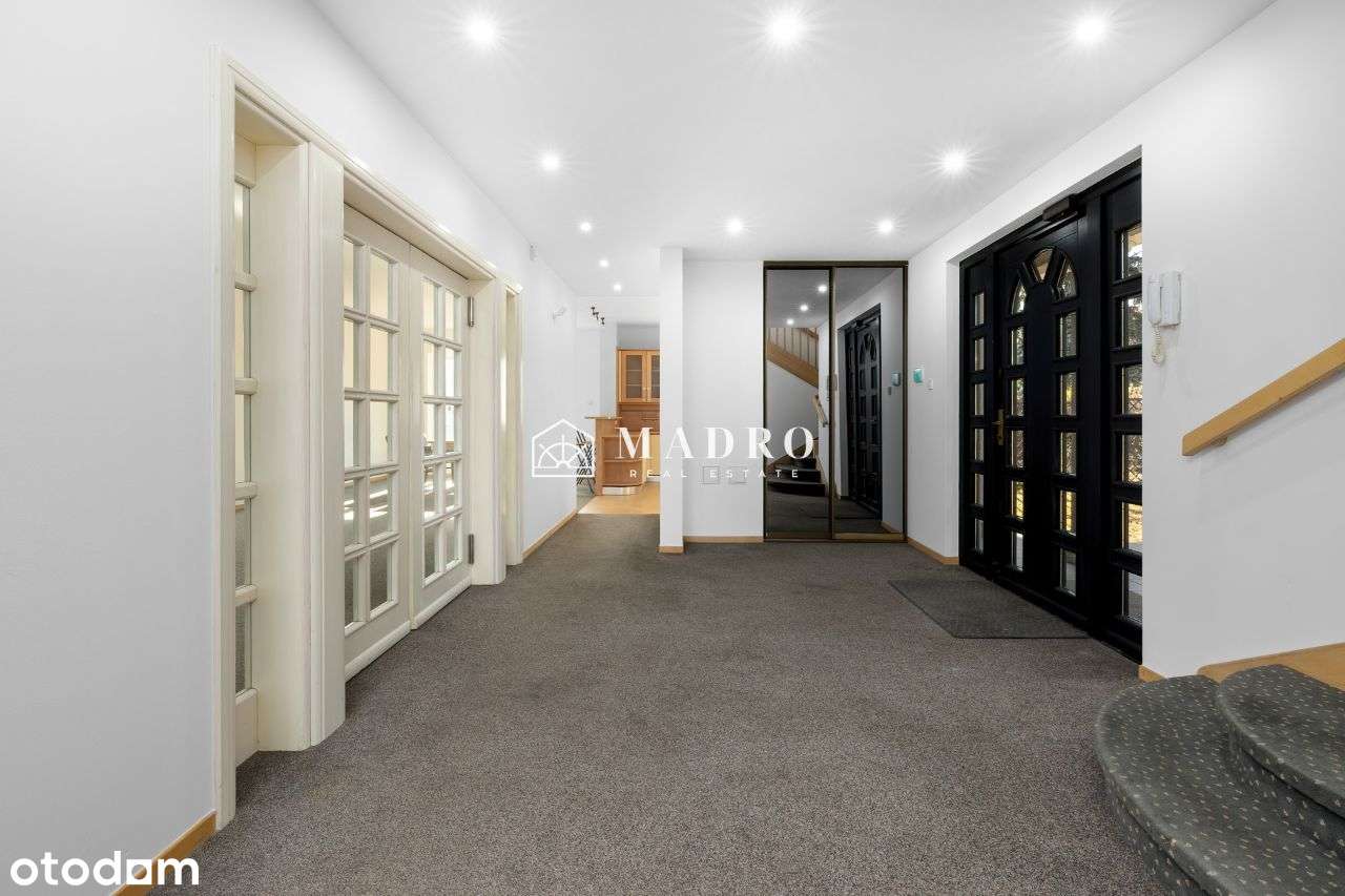 Warszewo | Duży dom z basenem na pięknej działce-12