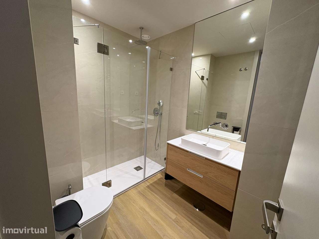 T1 como novo c/ 2 varandas, garagem e totalmente equipado - Ramalde - Grande imagem: 5/10