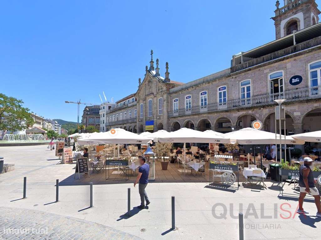 Apartamento T2 com varanda em prédio novo no centro histórico de Braga-15