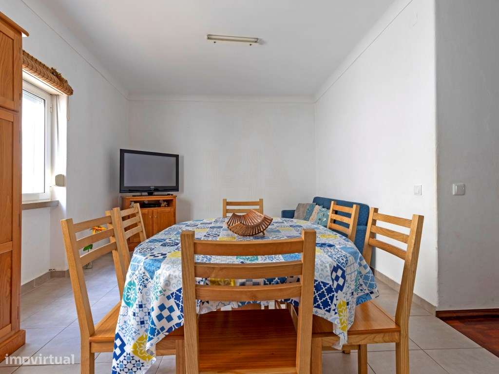 Arrenda-se Apartamento T2 a 50 metros da praia de Sesimbra - Grande imagem: 2/23