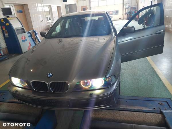 BMW Seria 5 520i - 10