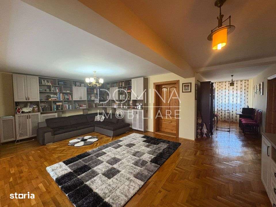 Vanzare *conac impresionant* - pretabil resedinta sau business - Imagine principală: 3/10