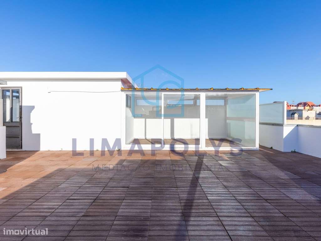 Apartamento T1 renovado com terraço privado-8