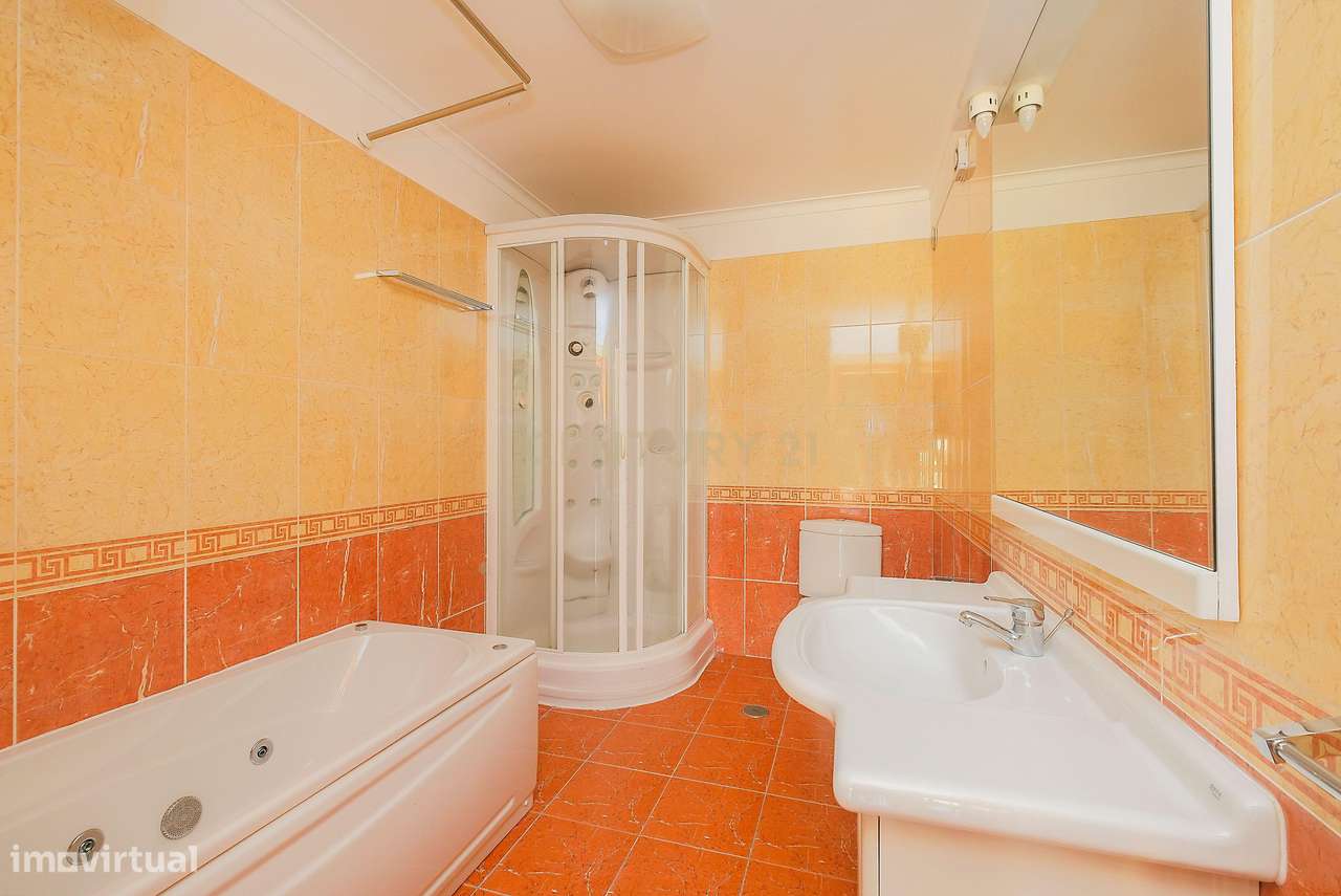 Apartamento T3 luminoso na Parede com varandas, garagem e arrecadação-24