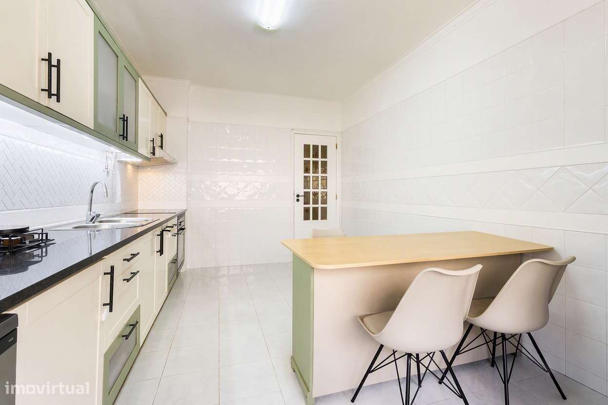 T4 com 184 m², garagem,  varandas e espaço para toda a família-9