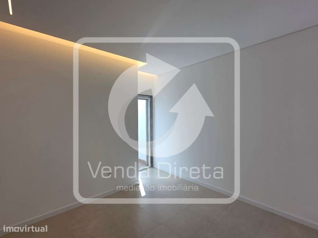 Apartamento T4 no 'Baía Residence' no Barreiro.-23