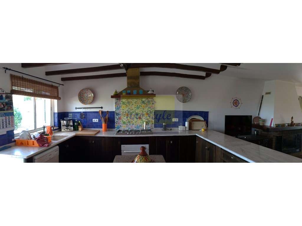 Moradia isolada com cave e apartamento independente em Castro Marim-23