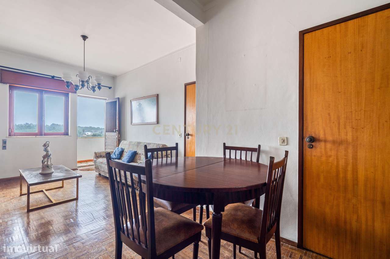 T2 em Portimão com 79m2 para Remodelação e Grande Potencial - Grande imagem: 5/31