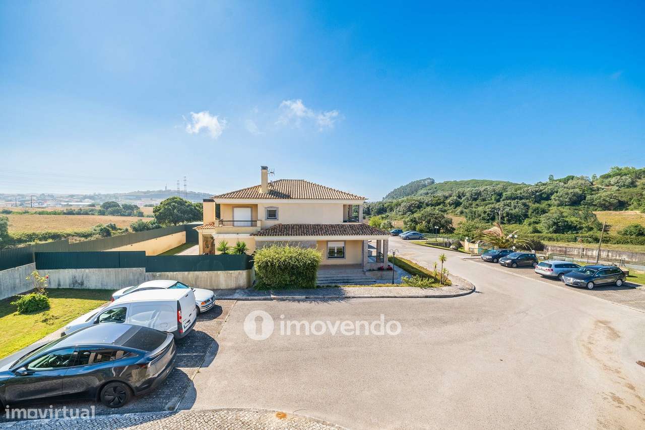 Moradia T4, com condomínio com piscina, em Almargem do Bispo-57
