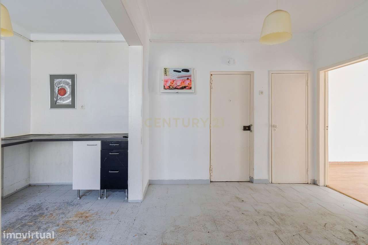 Apartamento T2 em Setúbal – Excelente oportunidade para renovar - Grande imagem: 2/24