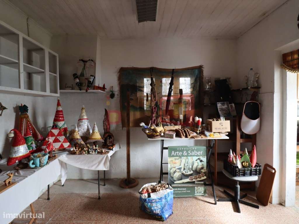 TERRENO COM CASAS - SARILHOS GRANDES-38