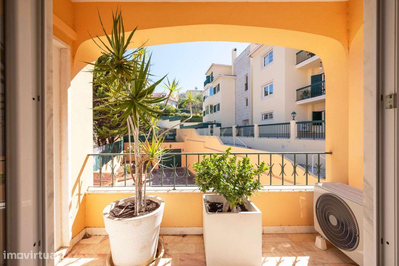 Moradia remodelada de 6 assoalhadas Exclusiva no Estoril-29