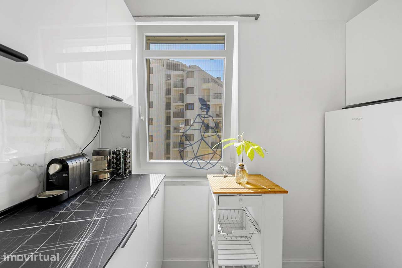 Apartamento Duplex T3 mobilado,  3 casa de banho ,Terraço, Vista Mar A-10