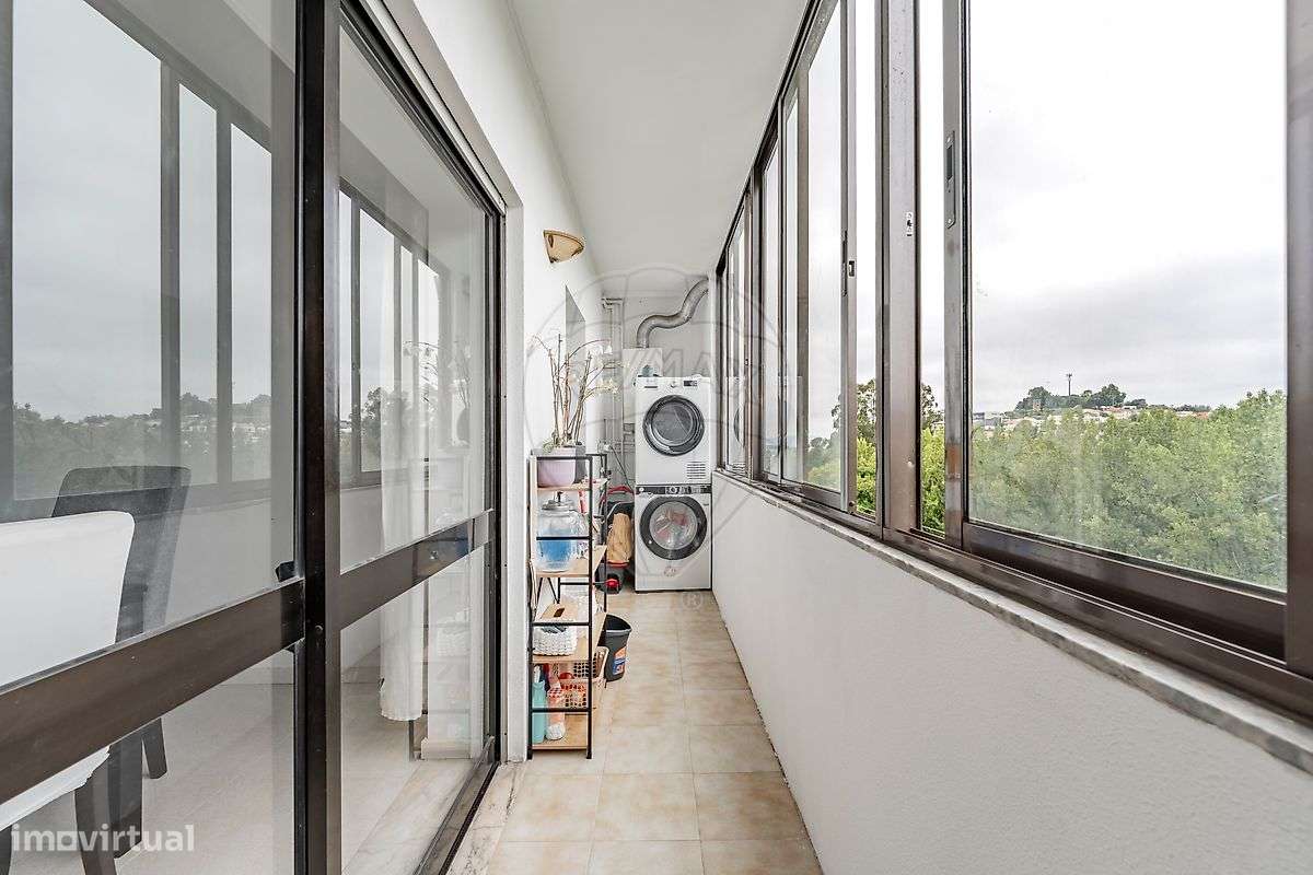 Apartamento T3 Parcialmente Renovado, situado em Ferreiros, Braga-7