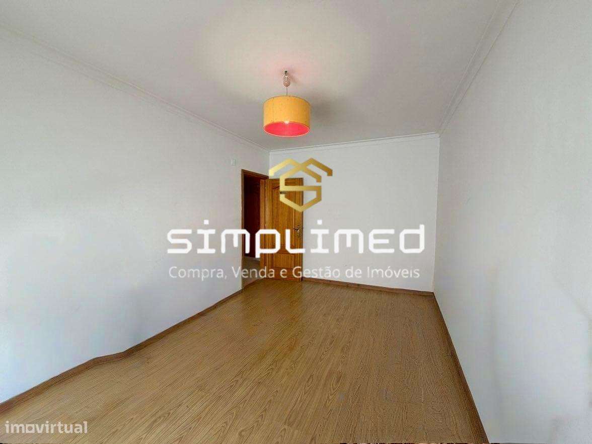 Apartamento T2 na Quinta do Conde ( NJ )-13