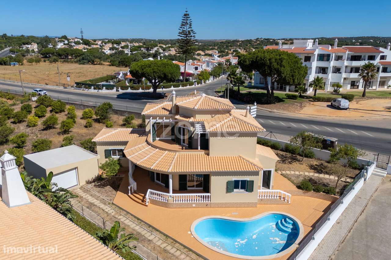Moradia T3 com piscina em Albufeira - Grande imagem: 2/40