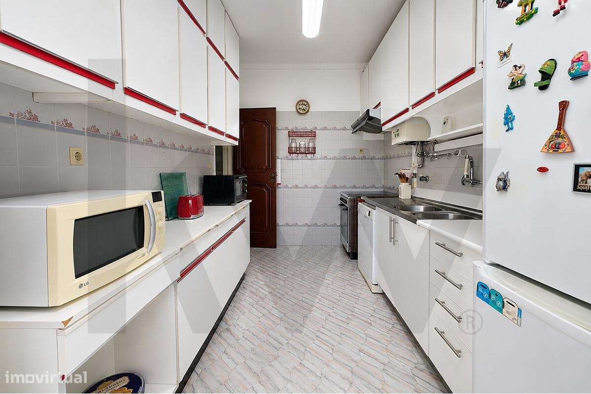 Apartamento T2 Centro Damaia de Cima-17